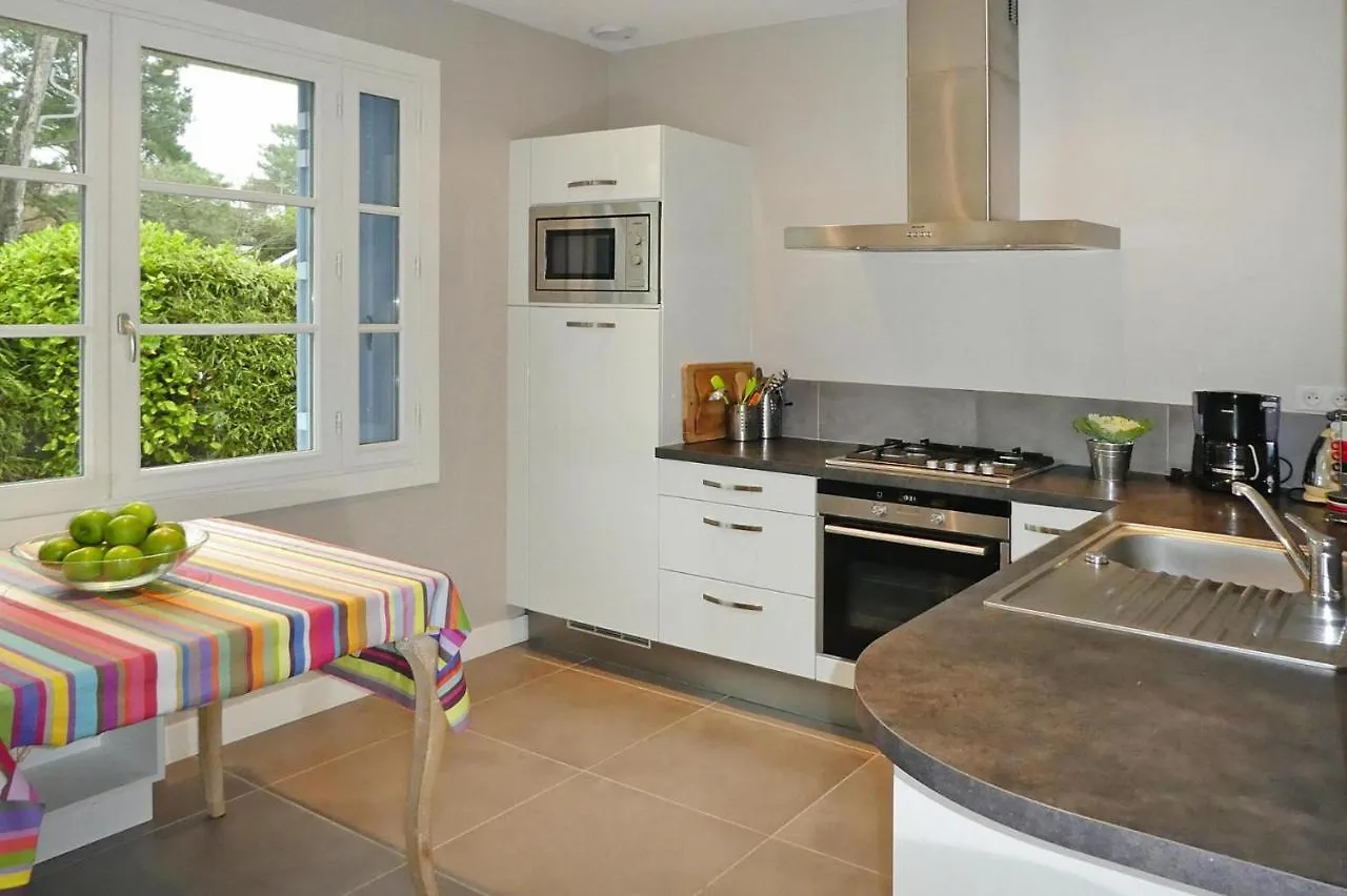 Semi-Detached House, Carnac Villa 0*,